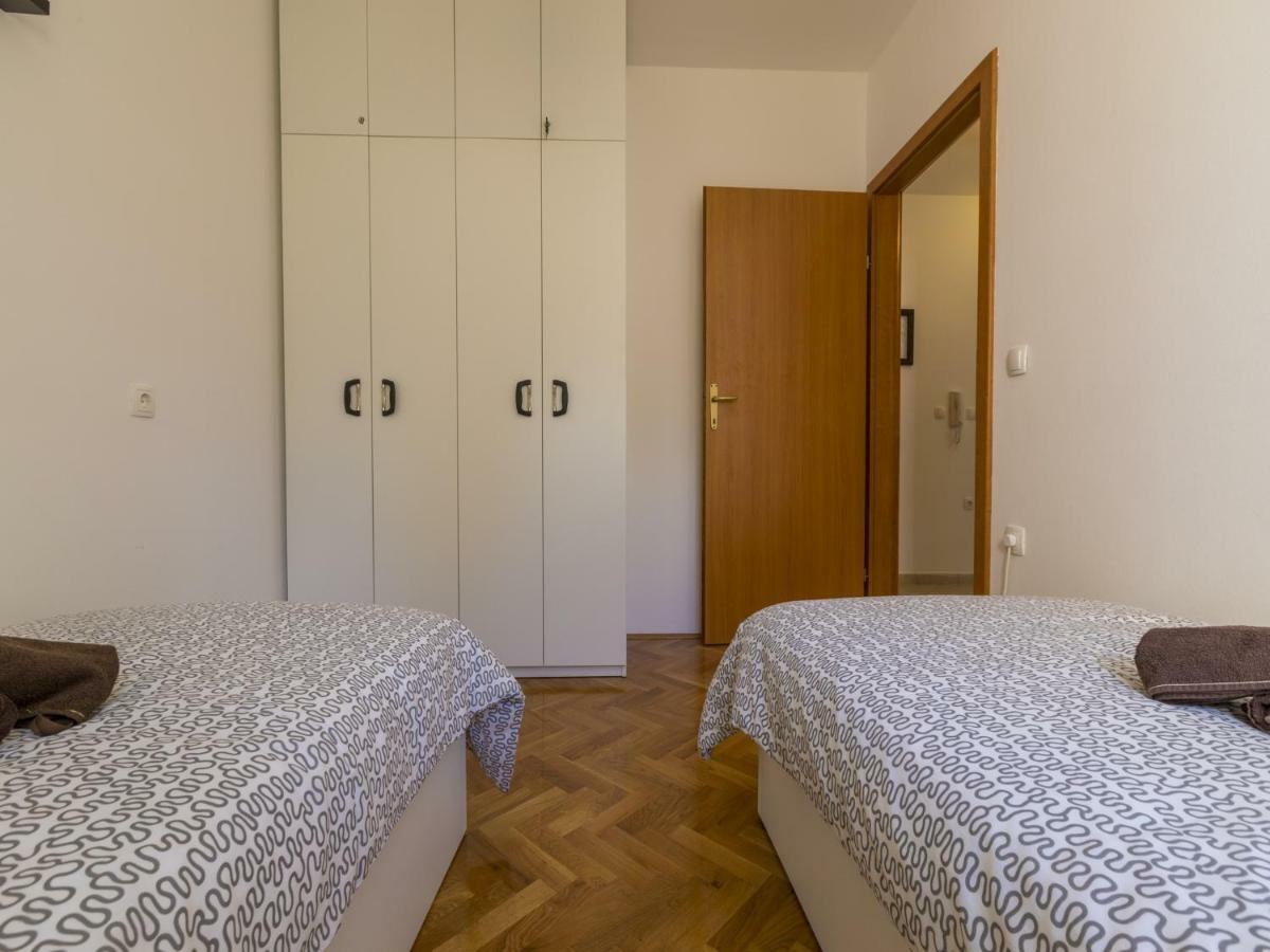 Apartment Color Green Dramalj Pokoj fotografie